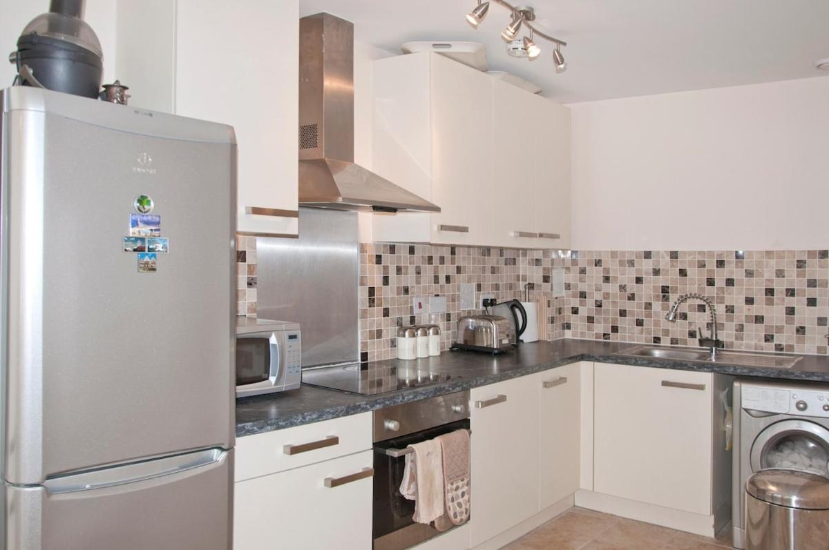 Great Location, Direct Links To Bridge! Apartamento
